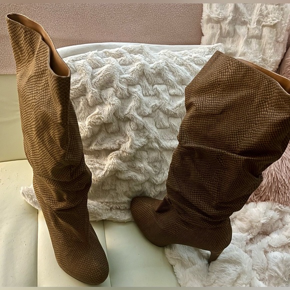 Colin Stuart Faux Leather Animal Print Platform Heeled Boots Size 11B - Picture 3 of 16